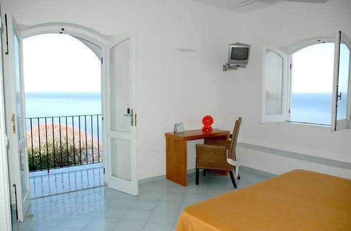 Hotel Punta Scario Malfa  Extérieur photo